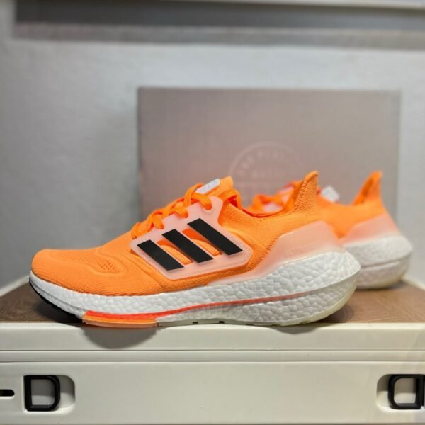 Tênis Adidas Ultraboost DNA Laranja