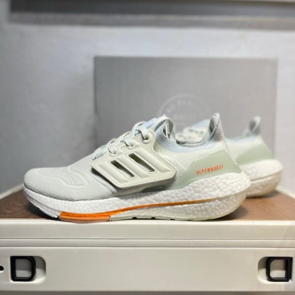 Tênis Adidas Ultraboost DNA Cinza com Laranja