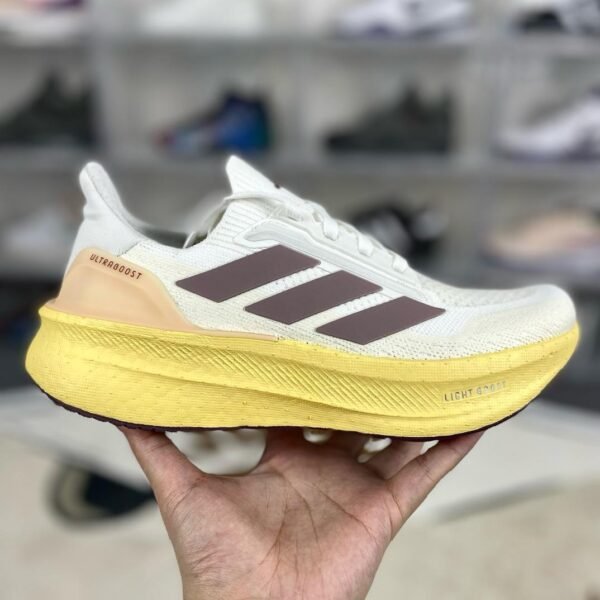 Tênis adidas Ultraboost 5X Amarelo