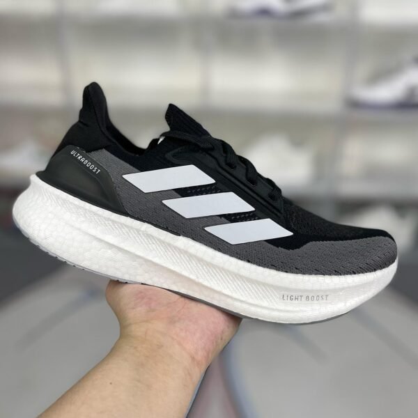 Tênis Adidas Ultraboost 5.0 Preto com Branco