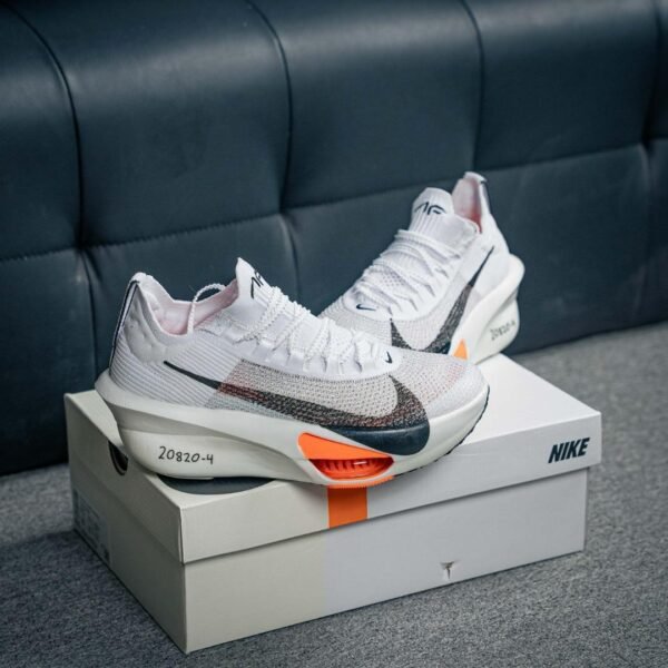 Tênis Nike ZoomX Vaporfly Next% Branco com Preto e Laranja