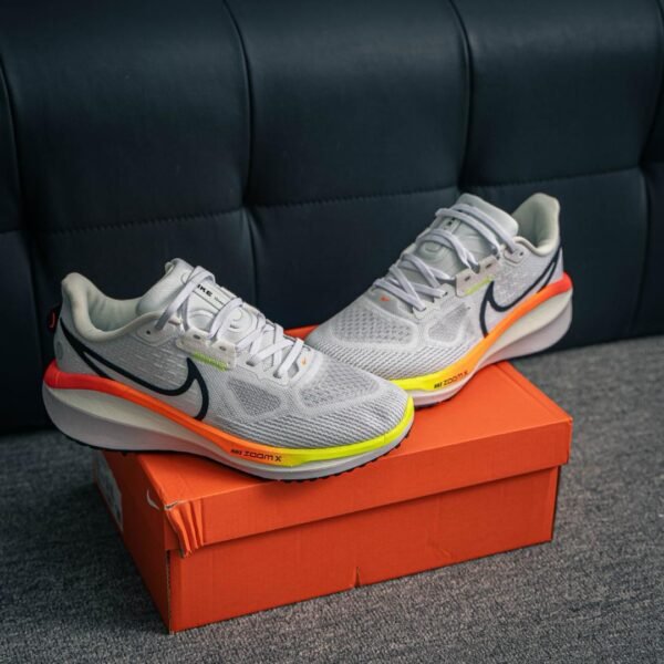 Tênis Nike Air Zoom Vomero 17 Cinza com Preto