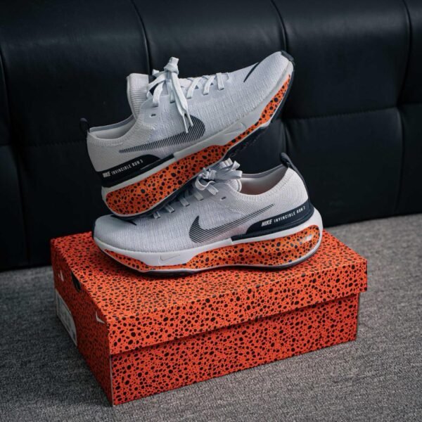 Tênis Nike ZoomX Invincible Run Flyknit 3 Peacock Branco com Textura Vermelha